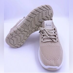 7.5 Women's Beige Casual Sneakers
Lightweight Breathable Mesh
Walking Shoes